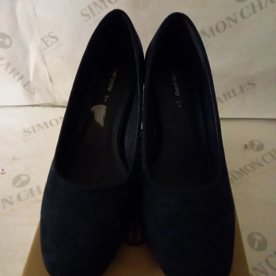EVERYDAY WIDE FIT DOVEDALE SQUARE TOE LOW BLOCK SHOE SIZE 5UK  RRP £28