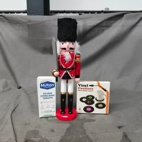 APPROXIMATELY 10 ASSORTED HOUSEHOLD ITEMS TO INCLUDE NUTCRACKER, MILTON STERILISING TABLETS, VINYL COASTERS, ETC