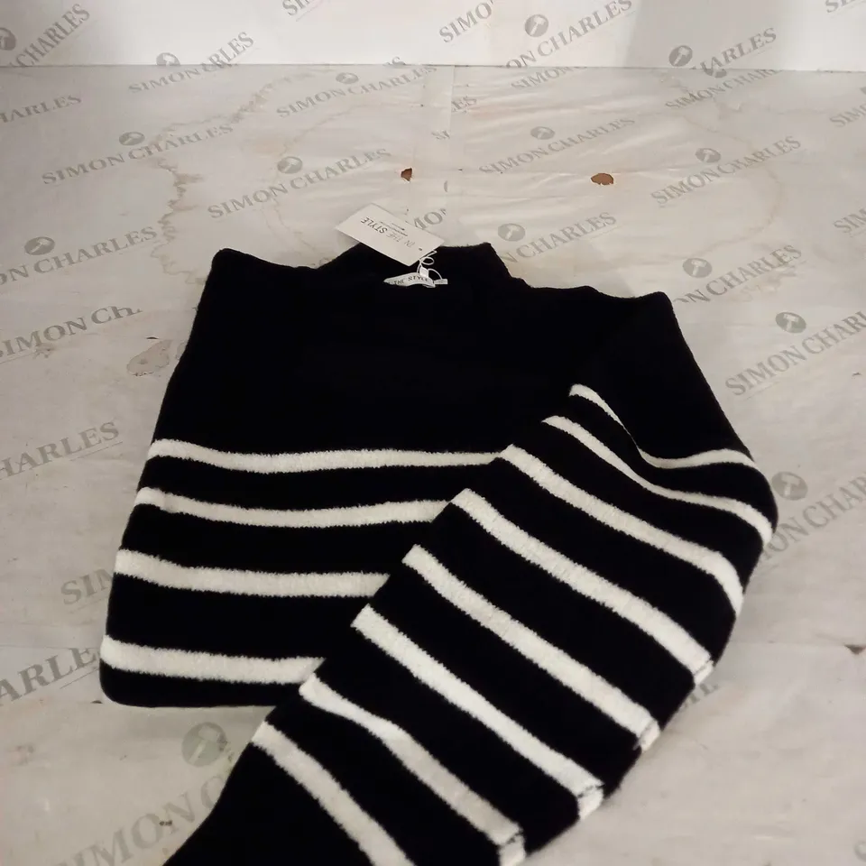IN THE STYLE BELTED JUMPER DRESS - SIZE 14/16