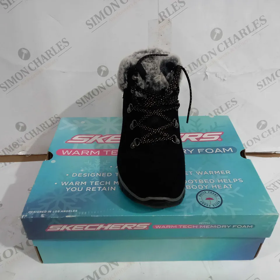 BOXED PAIR OF SKECHERS SYNERGY LACE BOOTS IN BLACK UK SIZE 6