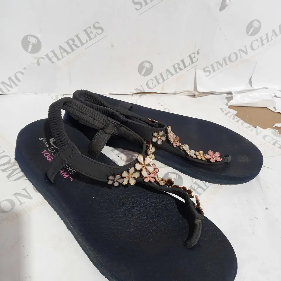 SKETCHERS YOGA FOAM FLIP FLOPS 