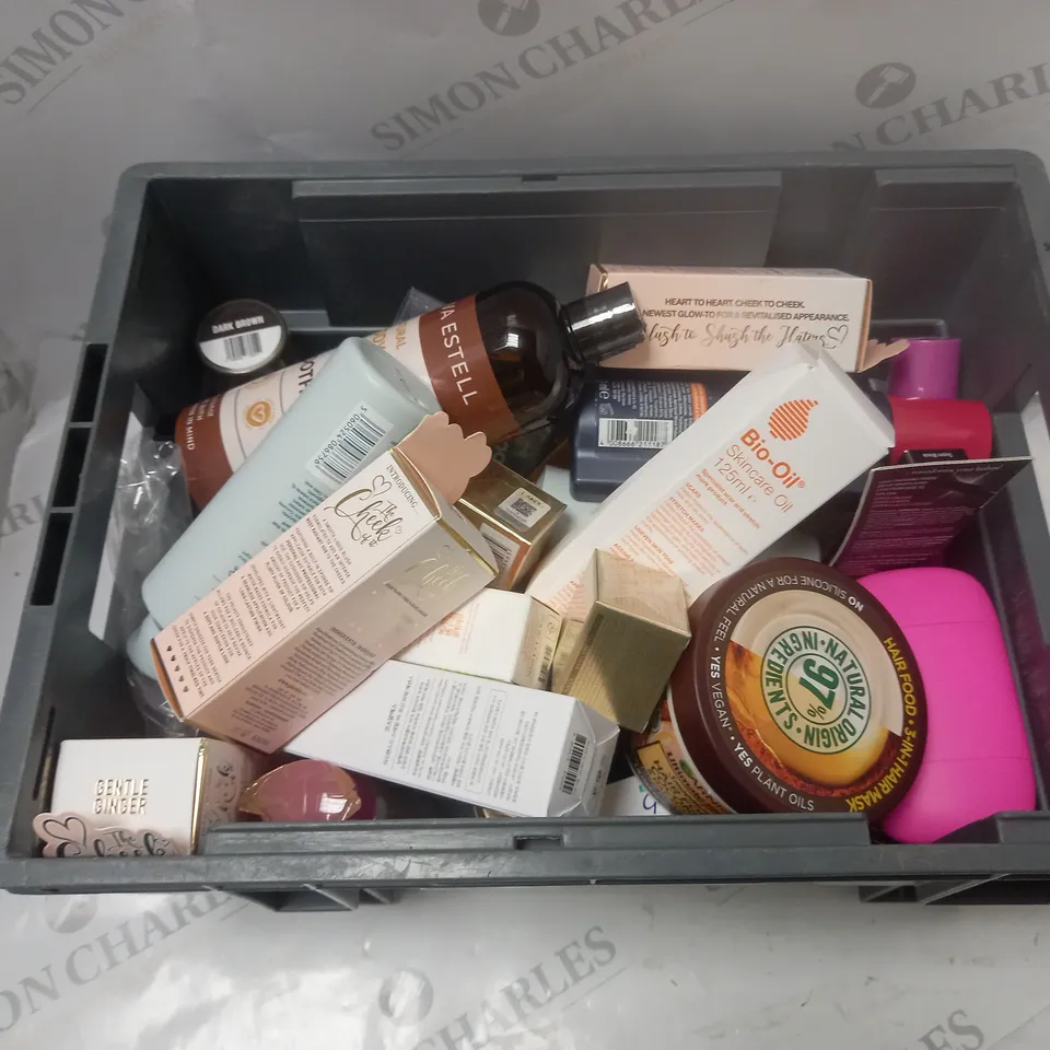 APPROXIMATLEY 20 COSMETICS ITEMS TO INCLUDE COSRX ADVANCED SNAIL 96 MUCIN POWER ESSENCE (100ml), LIZ EARLE INSTANT BOOST SKIN TONIC (200ml), ALPECIN CAFFEINE SHAMPOO C1 (250ml), ETC