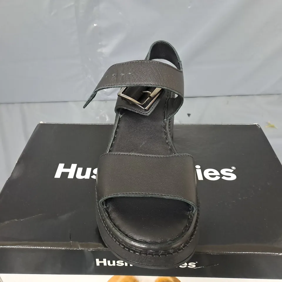 BOXED PAIR OF HUSH PUPPIES BEATRIX WEDGE SANDALS IN BLACK - SIZE 37