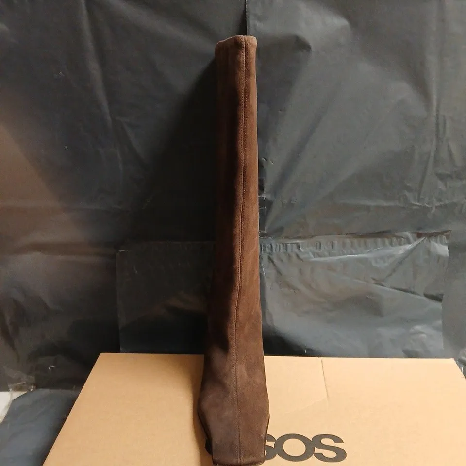 ASOS BROWN SUEDE KNEE-HIGH BOOTS (WOMEN) – MID-HEEL, BOXED UK 6