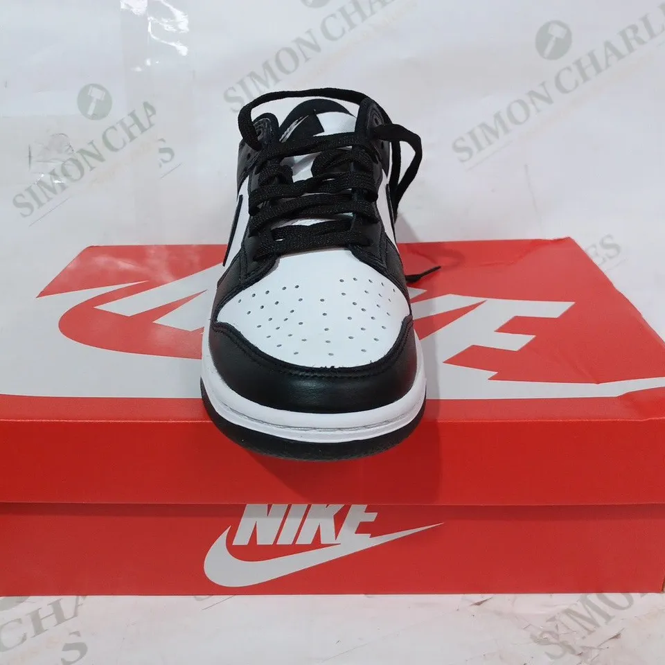BOXED PAIR OF NIKE DUNK LOW SHOES IN BLACK/WHITE UK SIZE 6