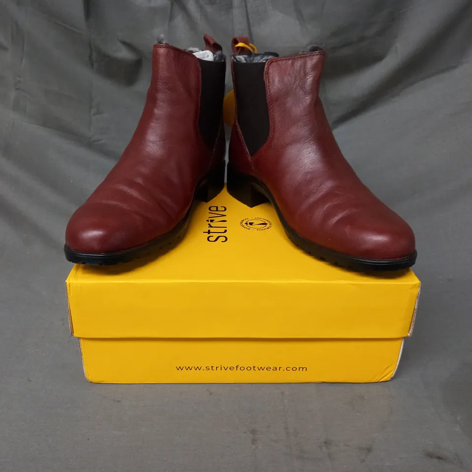 BOXED PAIR OF STRIVE CHELSEA BOOTS IN BROWN SIZE 6