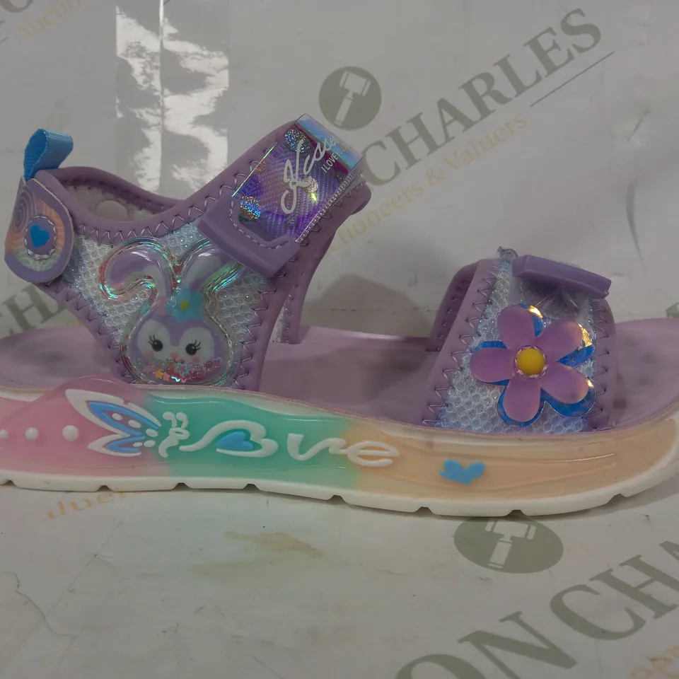 PAIR OF DESIGNER GIRLS OPEN TOE SANDALS IN VIOLET W. FORAL DETAIL EU SIZE 36