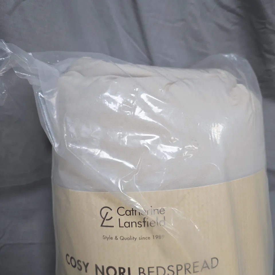 CATHERINE LANSFIELD COSY NORI BEDSPREAD, 220 X 230 CM