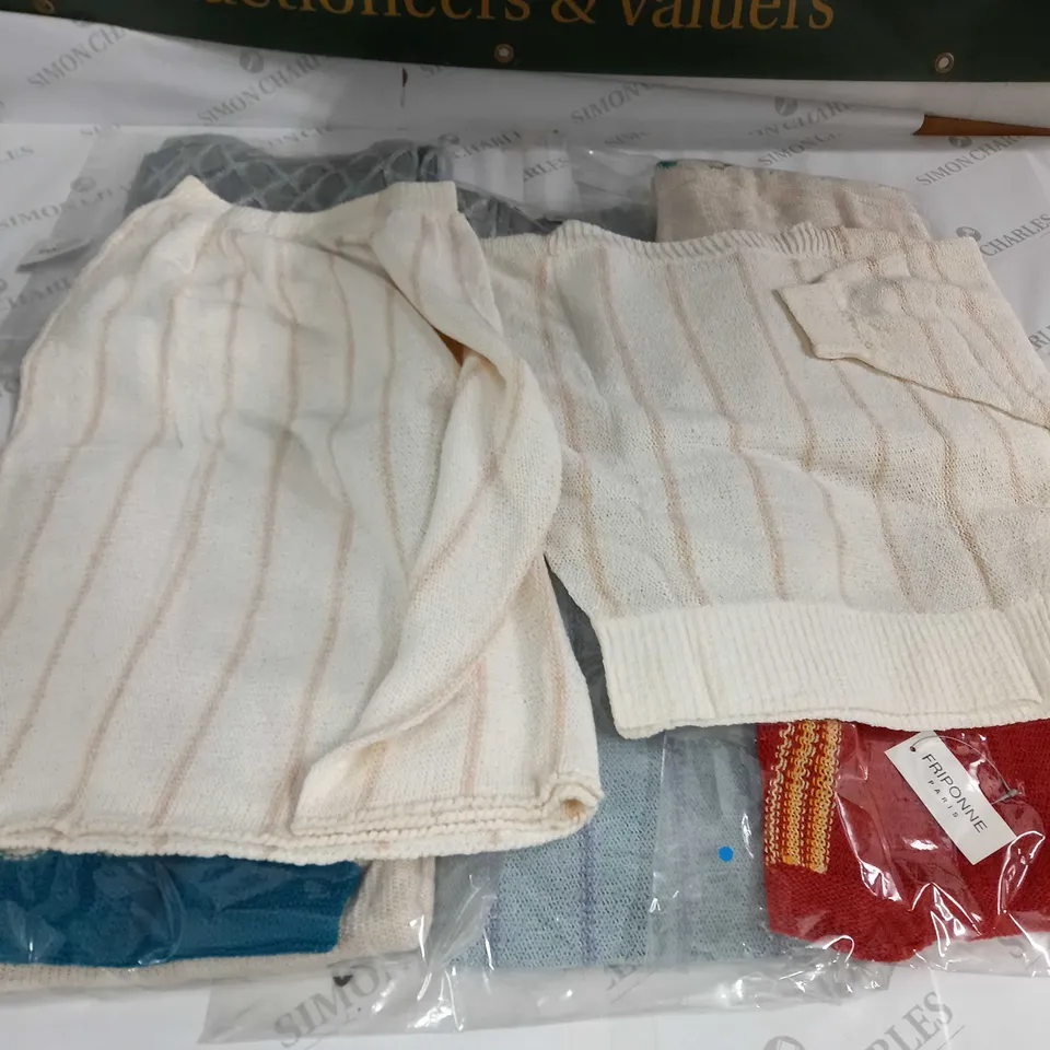 LOT OF 6 ASSORTED KNITWEAR CLOTHING ITEMS - VARIOUS SIZES