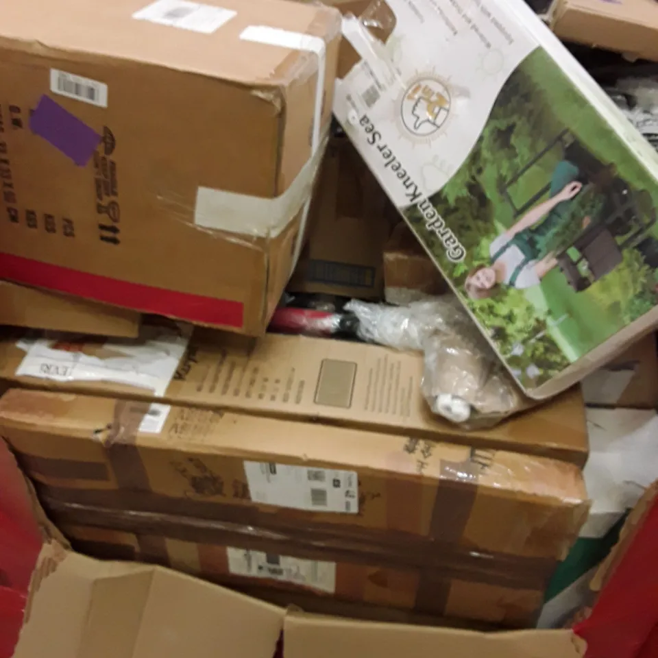 PALLET OF ASSORTED HOUSEHOLD GOODS AND PRODUCTS TO INCLUDE; PANTRY SHELF, SPRINKLERS, COFFEE MAKER, BOXED FURNITURE ECT