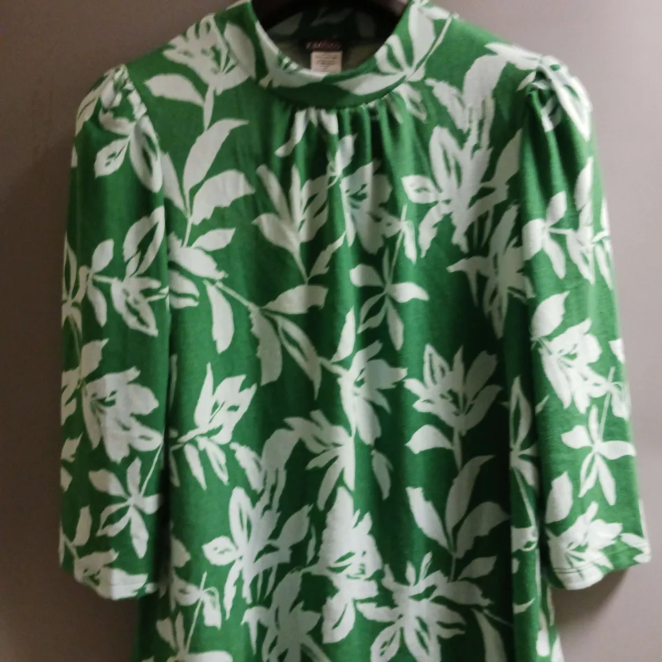 APPROXIMATELY 20 LADIES CLOTHING ITEMS TO INCLUDE TROUSERS, TOPS AND DRESSES