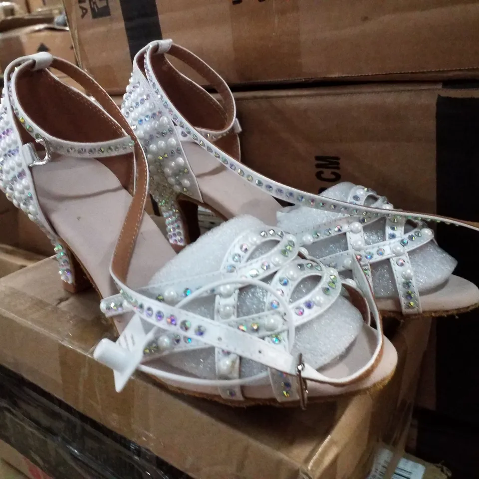 BOXED SIZE 5 RHINESTONE DANCE SHOES