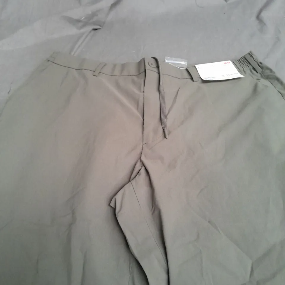 UNIQLO RELAXED TROUSERS IN KHAKI -XL