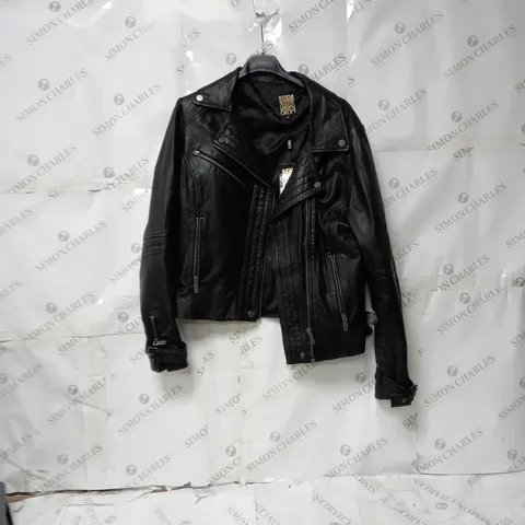 BOX OF APPROXIMATELY 10 ASSORTED WOMEN'S CLOTHING ITEMS INCLUDING TOPS, JEANS, SHIRTS