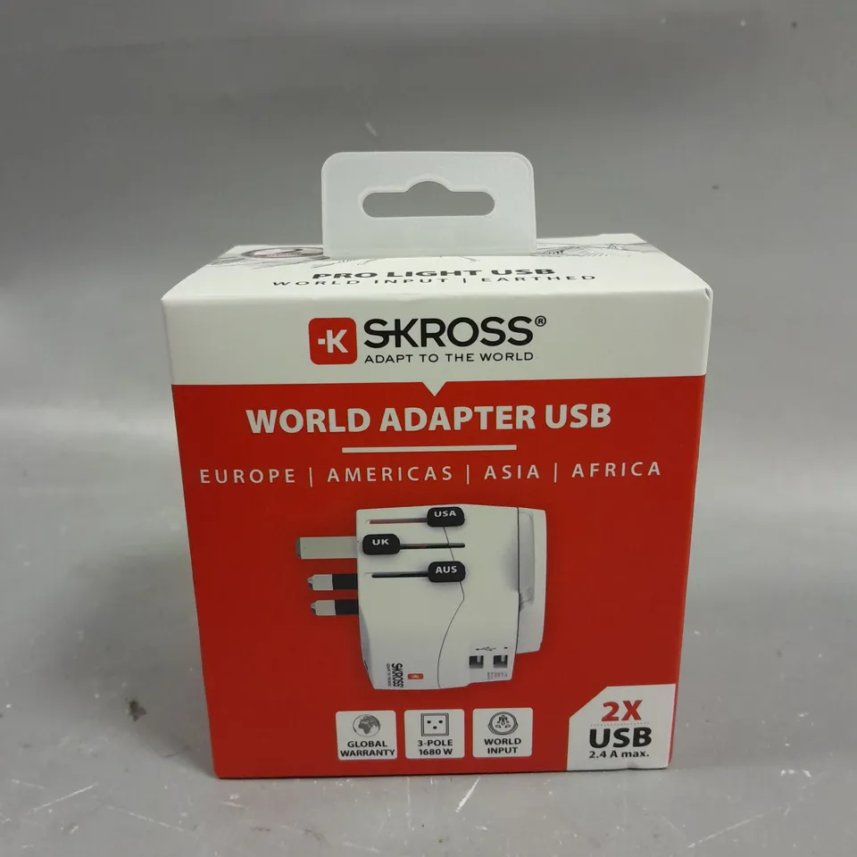 BOXED SKROSS PRO LIGHT USB WORLD TRAVEL ADAPTER 