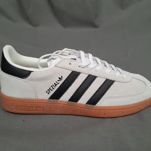 BOXED PAIR OF ADIDAS HANDBALL SPEZIAL TRAINERS SIZE 6