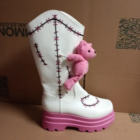 BOXED KOI TWISTED TEDDY TETHERS LONG BOOTS – WHITE, UK SIZE 6