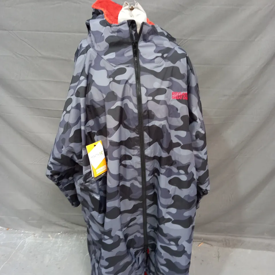 REGATTA CAMO ADULT WATERPROOF ROBE - L/XL