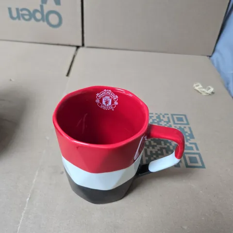 MANCHESTER UNITED CERAMIC MUG – RED INTERIOR, TRI-COLOUR EXTERIOR