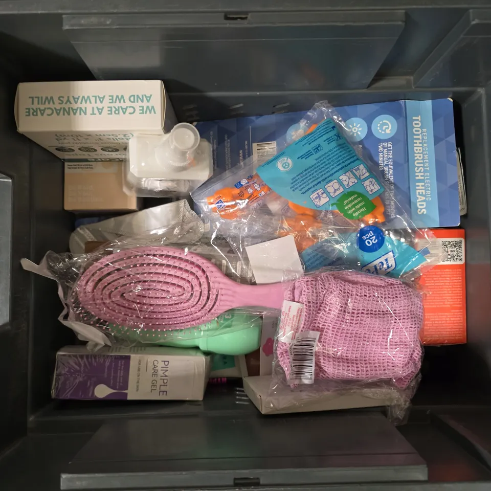 APPROXIMATEY 20 ASSORTED HEALTH AND BEAUTY PRODUCTS TO INCLUDE - WELLWOMAN PERIMENOPAUSE SUPPLEMENTS - MITCHUM ROLL ON DEODORANT AND NIVEA CARE SHOWER GEL