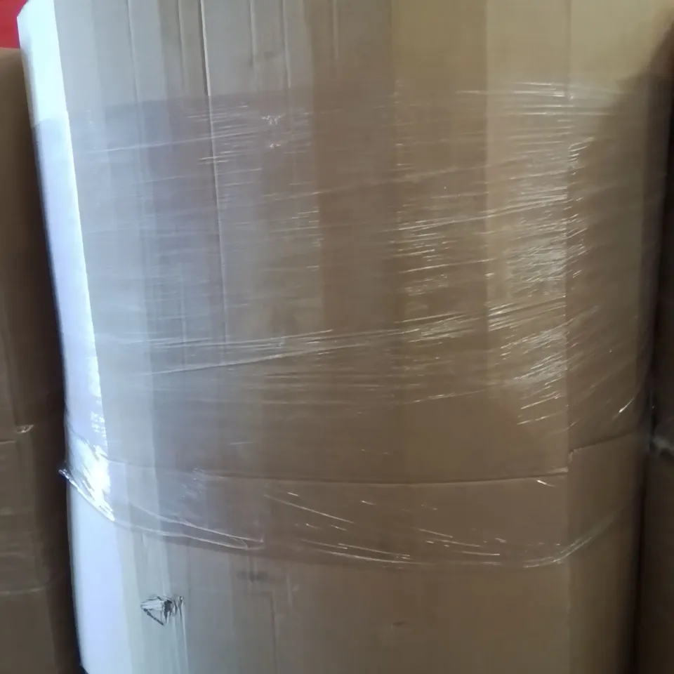PALLET CONTAINING A LARGE QUANTITY OF PILLOWS