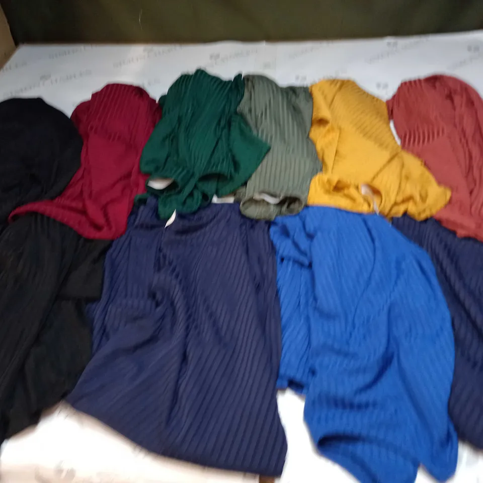 BAG OF APPROX 10 ASSORTED CLOTHING ITEMS TO INCLUDE - MAISON DE NIMES ECT 