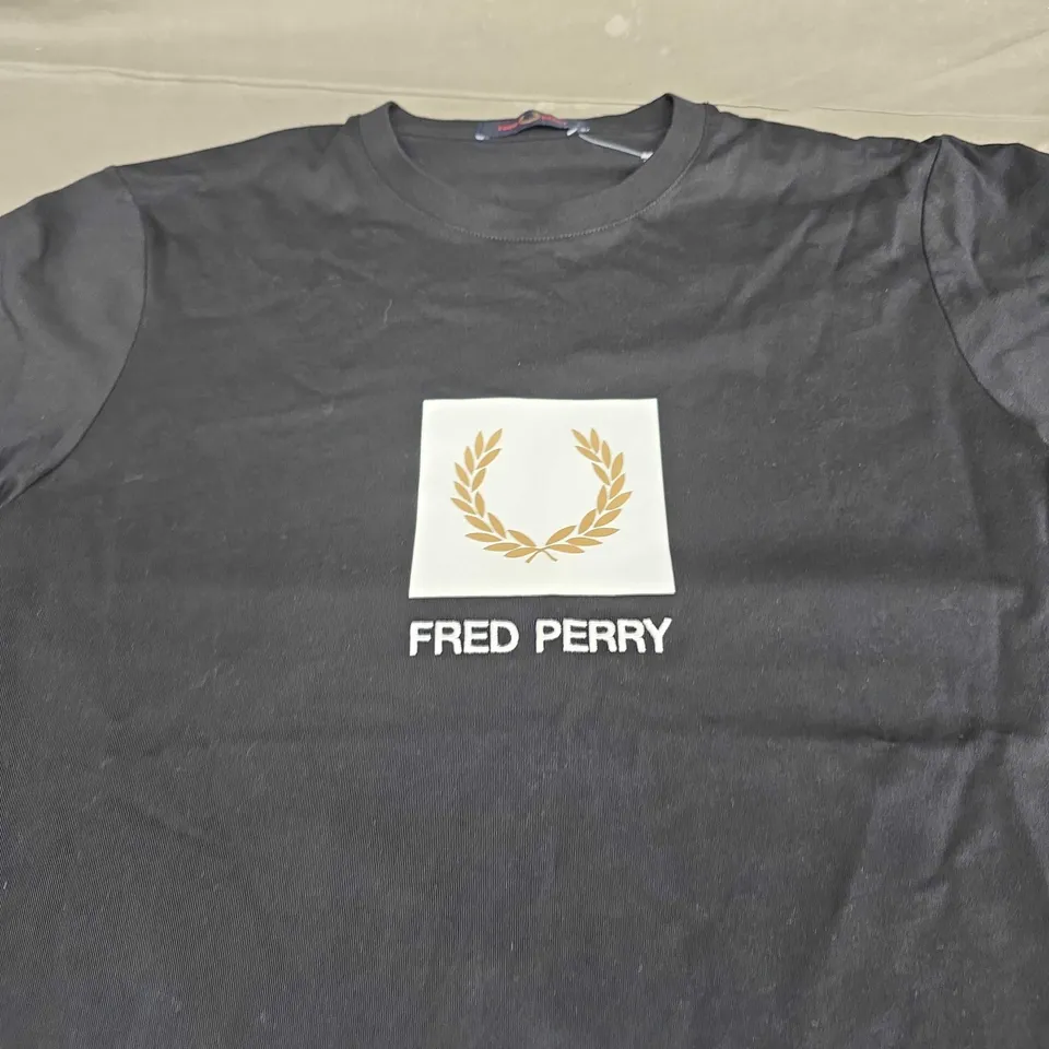 FRED PERRY LOGO CASUAL TEE - SIZE SMALL