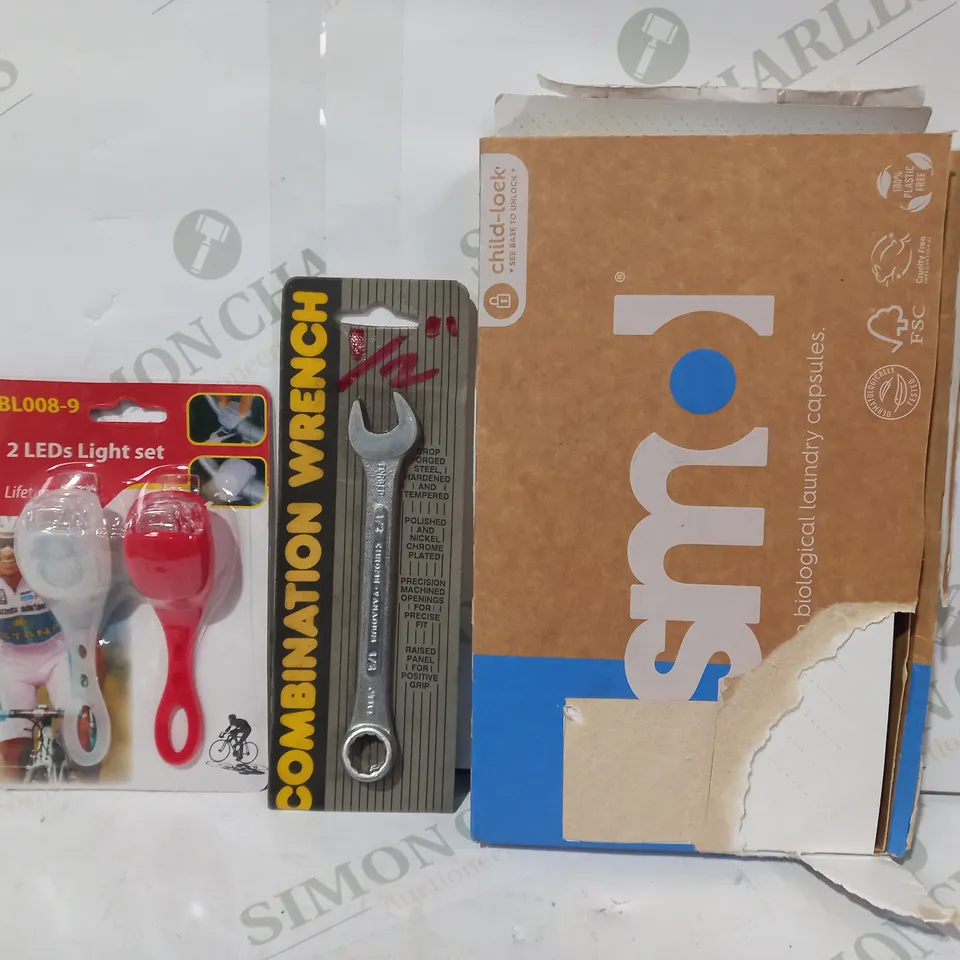 LOT OF APPROXIMATELY 10 ASSORTED HOUSEHOLD ITEMS TO INCLUDE LAUNDRY CAPSULES, COMBINATION WRENCH, 2 LED LIGHTS SET, ETC