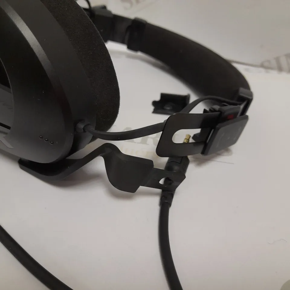 RØDE NTH-100 PROFESSIONAL OVER-EAR HEADPHONES FOR MIXING & RECORDING AUDIO