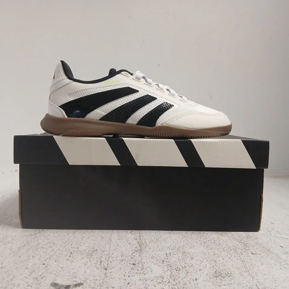 BOXED PAIR OF ADIDAS PREDATOR LEAGUE KID'S TRAINERS IN WHITE/BLACK SIZE uk 13.5