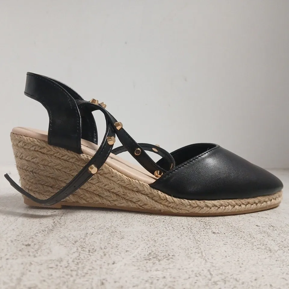BOXED PAIR OF UNBRANDED CLOSED TOE WEDGE SANDALS IN BLACK SIZE 6