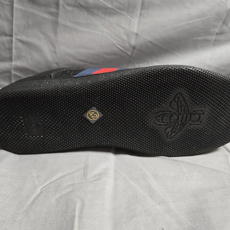 UNBOXED PAIR OF GUCCI BLACK LEATHER SNEAKERS WITH RED-BLUE WEB STRIPE – EU 42 (MEN'S)