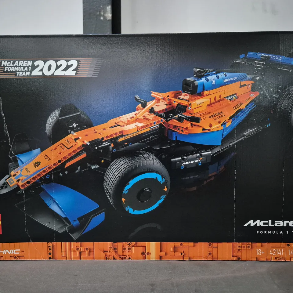 BOXED LEGO TECHNIC MCLAREN FORMULA 1 TEAM 2022 - 42141