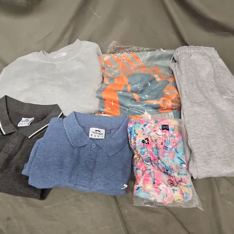 BOX OF APPROXIMATELY 20 ASSORTED CLOTHING ITEMS TO INCLUDE TOPS, JUMPER, POLO, JOGGERS, ETC