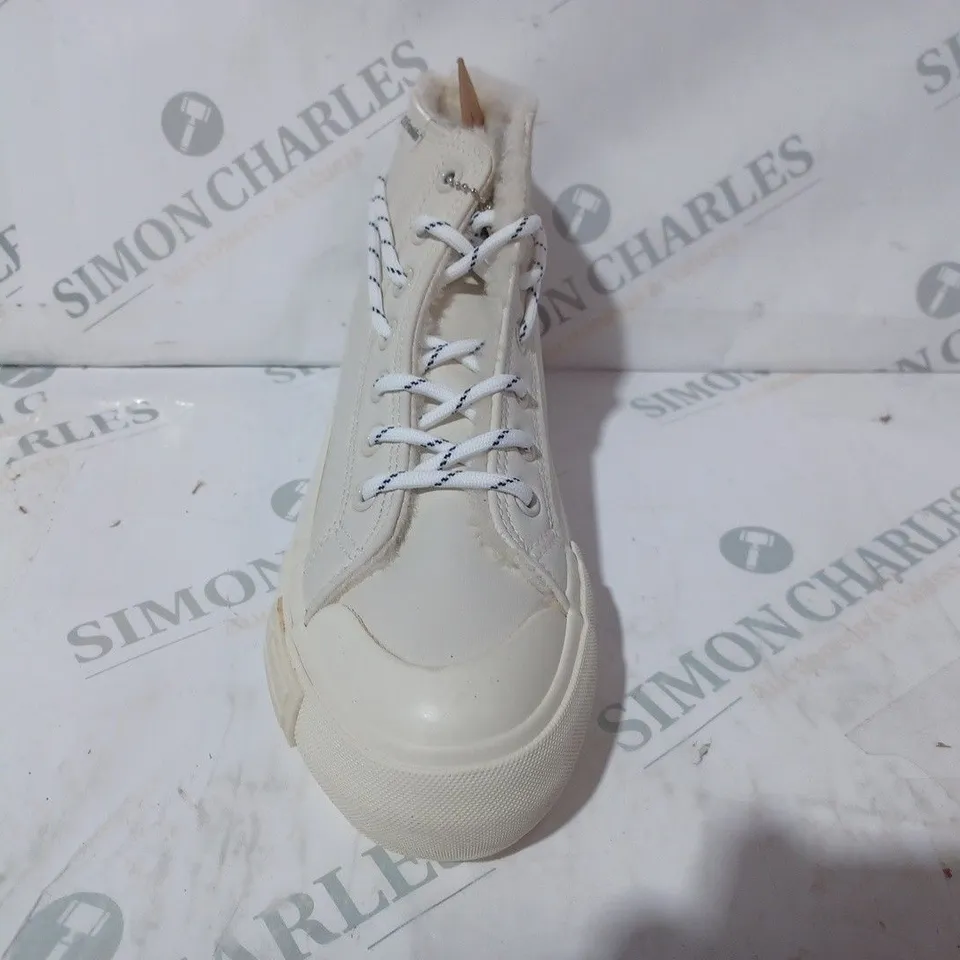 BOXED PAIR OF D.FRANKLIN ONE WAY SNEAKERS IN BEIGE EU SIZE 37