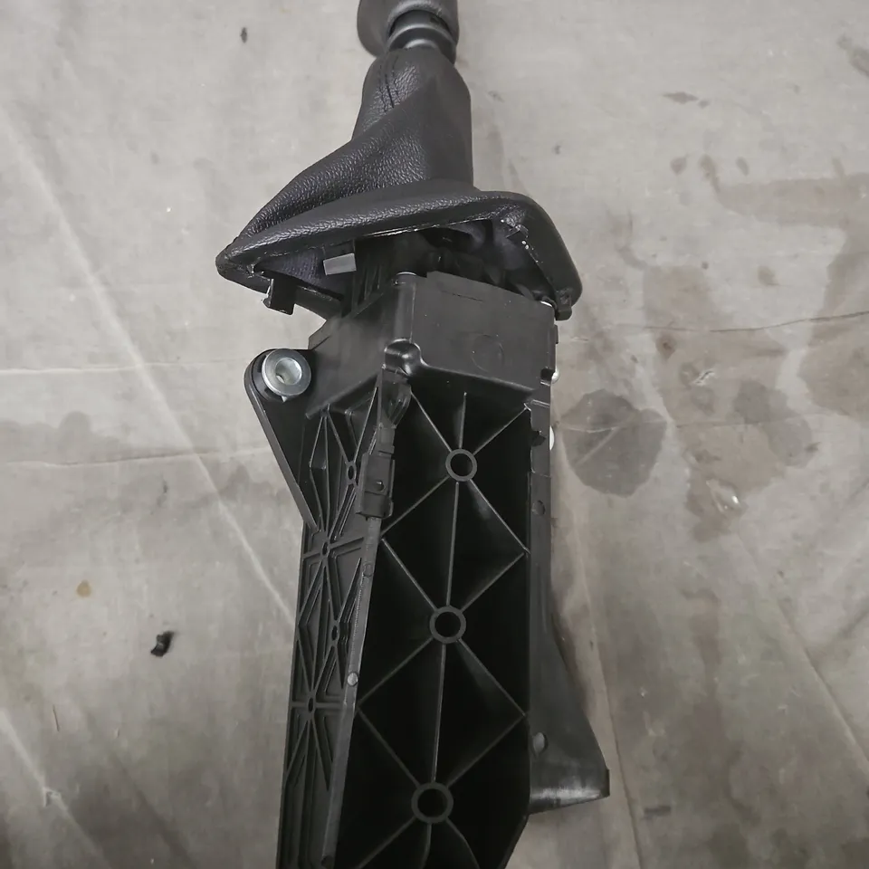 Manual gear shift lever with gaiter (5-speed) – Vehicle Part 