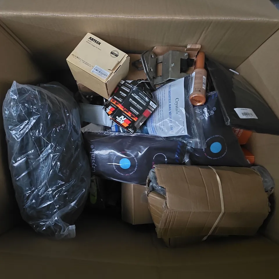 APPROXIMATELY15 ASSORTED VEHICLE PARTS & ACCESSORIES TO INCLUDE MAINS BOX FLUSH FIT, BIKE OIL FILTER WIRELESS CHARGER CAR MOUNT, ETC