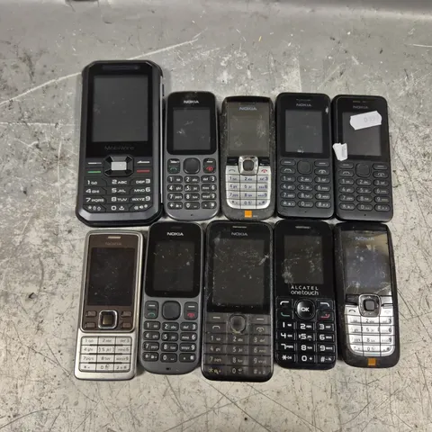 APPROXIMATELY 10 ASSORTED OLD PHONES TO INCLUDE ALCATEL ONE TOUCH, MOBIWIRE OGIMA, NOKIA 6301. ETC