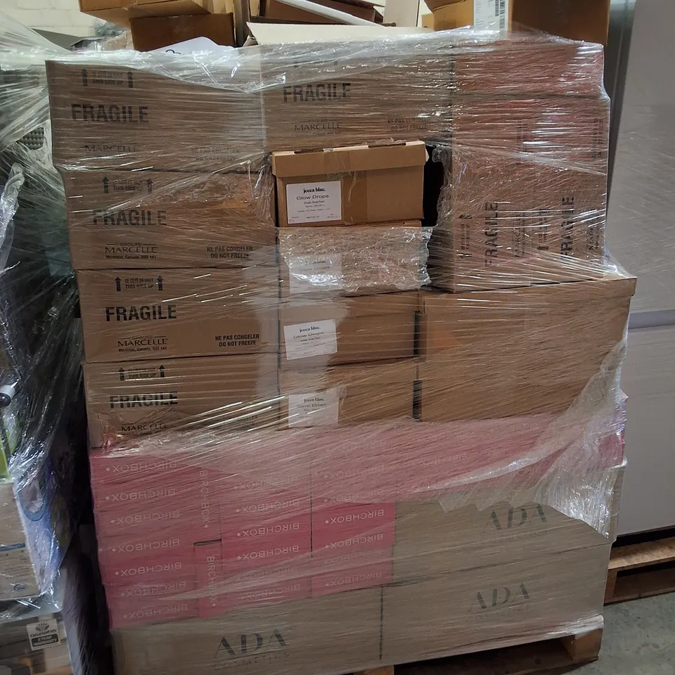 PALLET CONTAINING LARGE QUANTITY OF ASSORTED MAKEUP & BEAUTY PRODUCTS