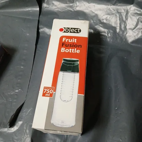 BOX OF APPROXIMATELY 50 ASSORTED ITEMS INCLUDING IN CAR MAGNETIC MOUNT , FRUIT FUSION BOTTLE AND BEANIE HAT WITH LED LIGHT 