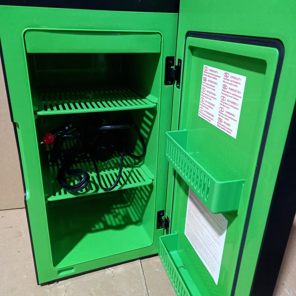UKONIC XBOX SERIES X REPLICA MINI FRIDGE