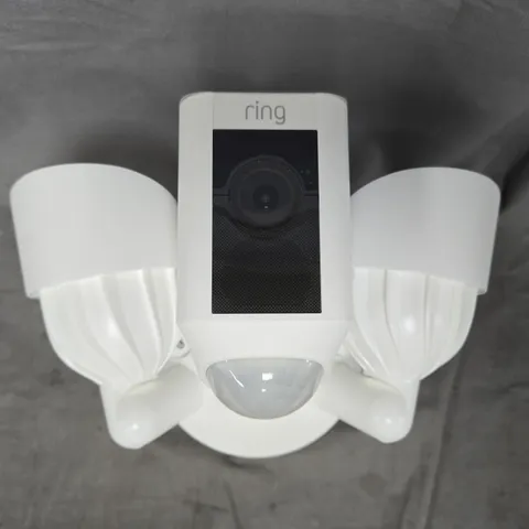 BOXED RING FLOODLIGHT CAM WIRED PLUS