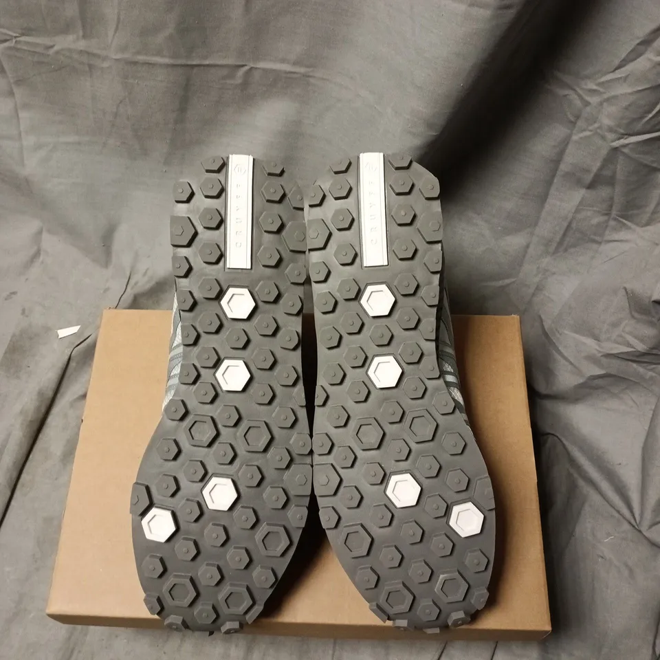 Feaita Grey Trainers – UK 7 (EU 41, CM 26)