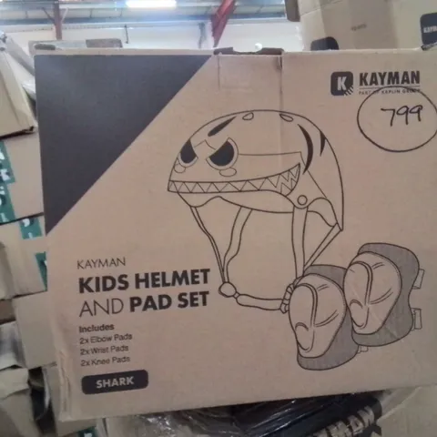 BOXED KAYMAN KIDS HELMET AND PAD SET
