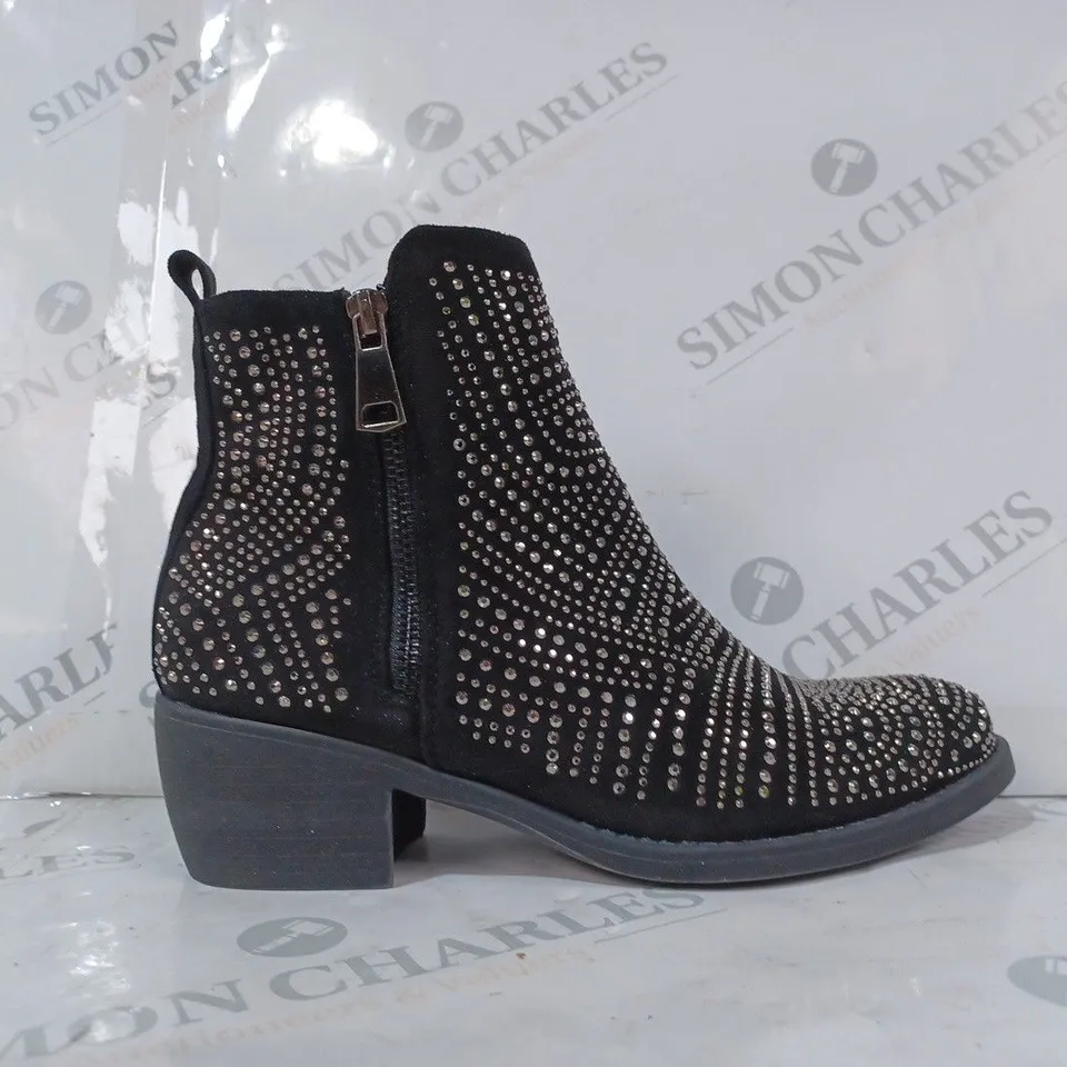 BOXED MODA IN PELLE SPARKLE ANKLE BOOT IN BLACK SIZE 4