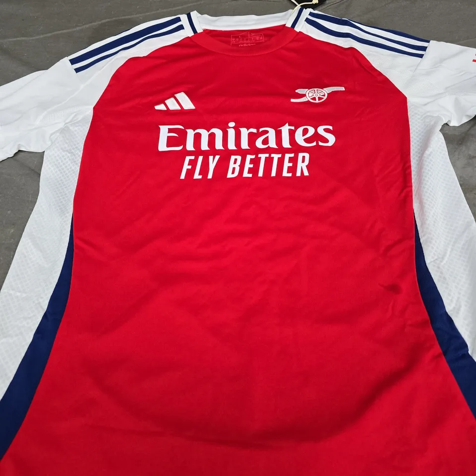 ARSENAL FC HOME SHIRT – RED WITH WHITE SLEEVES, BACK NAME SOPHIE - SIZE L