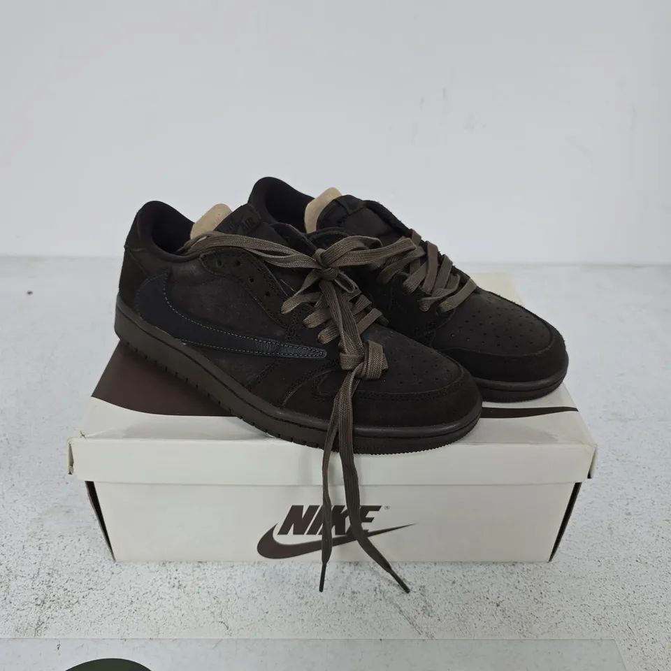 NIKE AIR JORDAN 1 LOW OG SB TRAINERS – UK 7 