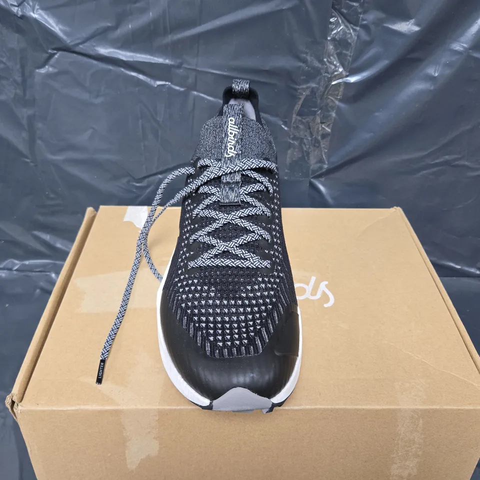 BOXED PAIR OF ALLBIRDS TREE FLYER 2 TRAINERS IN BLACK/WHITE - UK 10.5
