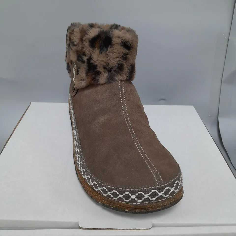EARTH ORIGINS EMMALYN SUEDE HOUSE BOOTIE SLIPPER SIZE 8