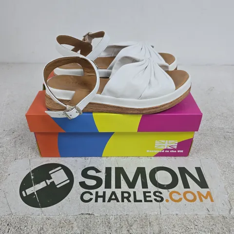 BOXED PAIR OF ADESSO ITALIA LEATHER SANDALS IN WHITE - SIZE 39